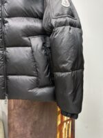 #qiu 🐉🐉 、 MONCLER FW2025 Autumn/Winter New Down Jacket. The cabinet is on sale and difficult to find. Using customized windproof and rainproof fabric, wrinkle resistant and stylish, soft and skin friendly, with extremely high comfort for the upper body; Extremely high recognition; Suitable for concave various shapes; Filled with 90% velvet, it is soft, warm, and fluffy, giving the upper body a stylish look; A down jacket suitable for various occasions.Size: 1-5 (CE)Size 3: Shoulder width 48cm, chest circumference 126cm, clothing length 70cm, sleeve length 64cmManual measurement with 1-2cm error is normal (chest circumference ± 4cm per yard, other parts ± 1cm) - Image 5