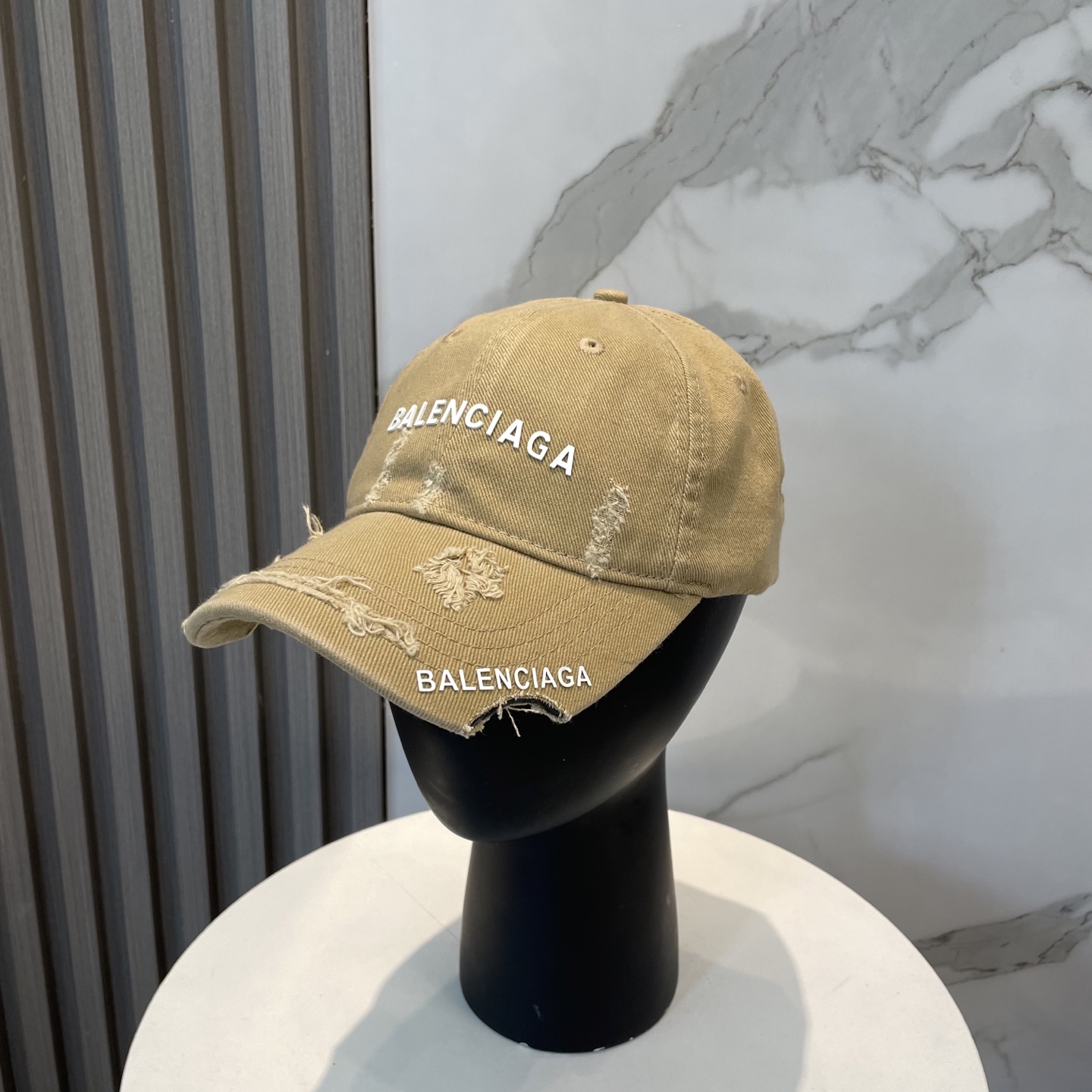 BALENCIAGA new logo baseball cap from Balenciaga, cool color scheme, with different styles for men and women to wear, the first batch to be shipped first! Paris fans must make a purchase!