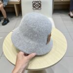 Dior新款爆款兔毛桶帽
遮脸帽 出街必备款！ - Image 8