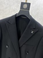 LV 2023 Autumn/Winter New Products 📸 Casual and fashionable original suit set, with the brand's classic logo mark 👍🏻 Super generous, with lining design emphasizing perfect lines, perfectly blending the low-key and melancholic temperament of England with the exquisite and noble French style. A sleek and ergonomic cut, with a tall and handsome upper body, comfortable and slim fit, showcasing a gentlemanly demeanor. Selected suit fabric, with a soft and delicate touch, good luster and elasticity. Paired with this suit set, it is a great choice for stylish men. The silhouette and waist cinching cut add more comfort to their attire, making them look slim yet handsome! A must-have for trendy men! Counter size: S-2XL - Image 3