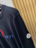 The latest round neck sweater for autumn and winter on the official website of Mengkou 2025 is currently on sale at the counter! Specially supplied wool blended fabric Comfortable to feel It can directly touch the skin, with exquisite embroidered logos and badges that are extremely eye-catching! Details highlight the fashionable charm of big brands Exquisite craftsmanship Stereoscopic cutting style The wearing effect is unbeatable and handsome! All three standards are complete! Size: M-3XL - Image 4
