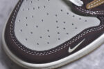 ▪细节鉴定
Travis Scott x Fragment Design x Air Jordan 1 Low OG SP AJ1 Supreme联名 棕色涂鸦 低帮文化休闲板鞋