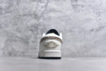 ▪🐼权威实拍💯#SI32310
新货🚀#Air Jordan AJ1 Low 低帮 白黑金钩 IH0649-021 全新流水线出品 DT版本唯一平替选择 市场第二梯队最强版 全部原鞋开发 原楦原纸板开发 全鞋电脑针车 原厂内置全掌气垫 原盒内在原标 唯一Zp原版鞋带绑法 免检产品 全新2022版型 全头层皮料 完美零毛边处理 原厂配置全掌气垫 价格定位良心 几十个配色陆续出货 实拍调校N版已经零色差零失真 百分百还原实物色彩所见即所得 不存在货不对板色差等低级问题 选购参考实物拍摄 不混卖不参货 只用心做好货严格选品 承诺混一赔十 SIZE：36 36.5 37.5 38 38.5 39 40 40.5 41 42 42.5 43 44 44.5 45 46 - Image 5