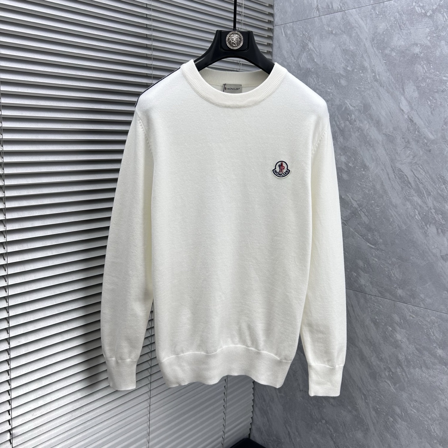 P 180 💐  Meng's 2025 autumn/winter wool blended round neck knitted sweater is made of imported custom yarn, providing comfortable and warm upper body. It is available for sale at the counter simultaneously. All three standards are complete.Size: M-3XL