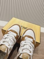男码加10  Fendi芬迪板鞋首款大头运动鞋~~fendi match篮球运动鞋，最新元素注入加FF复古的设计，超经典百搭系列……
鞋面采用牛皮和牛猄拼接组合，侧面凸起的双F logo，内里采用毛巾布里，TPU发泡组合双色大底不一般的舒适！情侣款35-44 - Image 6