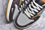 ▪🐼权威实拍💯#SJ37860
新货🚀#Travis Scott x Fragment Design x Air Jordan 1 Low OG SP AJ1 Supreme联名 棕色涂鸦 低帮文化休闲板鞋 XS2024-055
#多方联名合作融合了Travis Scott 独特的音乐风格，藤原浩个性的设计风格以及Jordan品牌的经典元素 使其成为一双具有独特身份和价值的鞋子 清新而立体的外观加上联名标识更突出了其独特身份 这种配色方案显示出活力和时尚感 在视觉上引人注目  鞋身的质感和细腻的细节处理使其显得高端而格调十足  这款“倒钩”联名是设计与创意完美结合  融合多方的个性风格是一款备受瞩目的潮流鞋款
尺码：36 36.5 37.5 38 38.5 39 40 40.5 41 42 42.5 43 44 44.5 45 9.E5 - Image 8