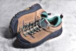 Bodega x HOKA ONE ONE Tor Ultra Low Gore-Tex 托亚系列增强版低帮厚底轻量坦克户外登山运动鞋“联名麦黄绿黑”1145771/NBYL HOKA ONE ONE 在去年异军突起，成为街头时尚圈中的新宠儿，品牌与时尚品牌 Engineered Garments 合作打造的联名 Tor Ultra Low 鞋款，更是设计与话题兼备的重磅之作，而本月 Hoka One One 又为这双超人气之作释出深蓝色、军绿色与黑色三款普通版配色。设计上依旧采用了具备透气性能的 eVent 物料制做鞋身，更搭配 Vibram 大底保留户外血脉，即使少了 Engineered Garments 的联名加持依旧十分出彩。尺码：40 40.5 41 42 42.5 43 44 45 - Image 7