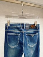 【Armani Jeans | Classic Denim, Embossed with Luxury DNA】 When streetwear meets haute couture, a pair of jeans can become a badge of status.
Deconstructing the language of denim with centuries-old craftsmanship, we infuse every inch of fabric with a modern attitude and luxurious details, making everyday wear a silent declaration of taste.
✨ A pair of jeans is an attitude, and even more so, a legacy.
It's not just a wardrobe essential, but also an interpretation of the brand's spirit—
"From suitcases to jeans, we have always defined the boundaries of luxury with the ultimate craftsmanship."
Sizes: 28-42 - Image 9