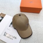 💰新款出货 HERMÈS (爱马仕)最新款原单棒球帽，拼色H，正品开模订制，原版透气帆布面料+原厂精钢调节扣，做工细致，时尚帅气质量超赞！