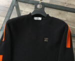 Hermes 2025 Autumn/Winter New Sweater, the pinnacle of simplicity and the ultimate answer to hidden luxury. The classic round neck adds a touch of leisure and restraint, while the wool blend is skin friendly and soft. The sleeve design highlights a sense of fashion without showing off, and the poetry of color and pattern creates an effortless sense of luxury. It embodies the ultimate comfort and elegance of the brand tone. It is not just a sweater, it is a Hermes sweater. When you don't know what to wear, a Hermes sweater is always right.Counter size: M~3XLRecommended codes for height and weight that can be reported - Image 4