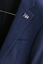 🔥 Aima 4/Her * esAutumn New Arrivals 📸 Casual and fashionable original suit set, with the brand's classic logo mark 👍🏻 Super generous, with lining design emphasizing perfect lines, perfectly blending the low-key and melancholic temperament of England with the exquisite and noble French style. A sleek and ergonomic cut, with a tall and handsome upper body, comfortable and slim fit, showcasing a gentlemanly demeanor. Selected suit fabric, with a soft and delicate touch, good luster and elasticity. Paired with this suit set, it is a great choice for stylish men. The silhouette and waist cinching cut add more comfort to their attire, making them look slim yet handsome! A must-have for trendy men! Counter size: S-XXL, shipped next day! - Image 9