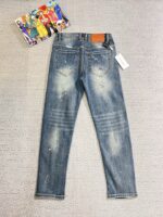 [Dior Jeans | Classic Denim, Embossed with Luxury DNA] When streetwear meets haute couture, a pair of jeans can become a badge of status.
Deconstructing the language of denim with centuries-old craftsmanship, Dior infuses every inch of fabric with a modern attitude and luxurious details, making everyday wear a silent declaration of taste.
✨ A pair of jeans is an attitude, and a legacy.
It's not just a wardrobe essential, but also an interpretation of the brand's spirit—
"From suitcases to jeans, we have always defined the boundaries of luxury with the ultimate craftsmanship."
Sizes: 28-42 - Image 9
