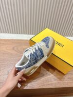 男码加10  Fendi芬迪板鞋首款大头运动鞋~~fendi match篮球运动鞋，最新元素注入加FF复古的设计，超经典百搭系列……
鞋面采用牛皮和牛猄拼接组合，侧面凸起的双F logo，内里采用毛巾布里，TPU发泡组合双色大底不一般的舒适！情侣款35-44 - Image 5