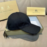 Comes with box bag, Burberry counter popular original baseball cap, TB small embroidery. 1: Customized mold making, 3D embroidery, exquisite and flawless! 100% pure cotton fabric, meticulous workmanship, original factory quality, exclusive physical photography. - Image 4