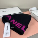 💰Chanel官网品质香奈儿秋冬网红时尚博主推荐款针织帽，藏着不动声色的高级感，每一处线条都透着利落大方，简约而不简单，大方且不失格调，处处细节都彰显着高端品味，时尚感在克制中愈发耐人寻味。 - Image 5