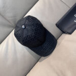New shipmentComes with box bag, Fendi's new original baseball cap, double F-jacquard, a perennial hot selling item at the counter, with excellent reputation. Customized 1:1 mold, original jacquard sail fabric+top layer cowhide, lightweight and breathable! Excellent quality, basic head circumference of 56, adjustable patch. The picture must be sold! - Image 4