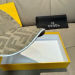 Comes with a box bag and Fendi's new original baseball cap, featuring a double F jacquard pattern. It is a hot selling item at the counter and has an excellent reputation for its retro double F jacquard pattern. The 1:1 mold is customized with the original jacquard sail fabric and top layer cowhide, making it lightweight and breathable! Excellent quality, basic head circumference of 56, adjustable patch, must buy item as shown in the picture! - Image 5