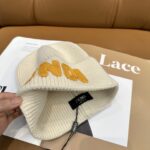 Fendi FENDI Knitted Hat 😘 😱 Simple and elegant 👍  The tight knitting method is very thick, soft and comfortable 🙈 Warm and stylish ❤️ can't bear to put it down 👍 Dear, hurry up and get it 👍😘 Same gender design! - Image 4