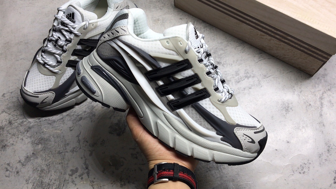 ▪公司级别
Pharrell x adidas Adistar Jellyfish 低帮复古风老爹鞋