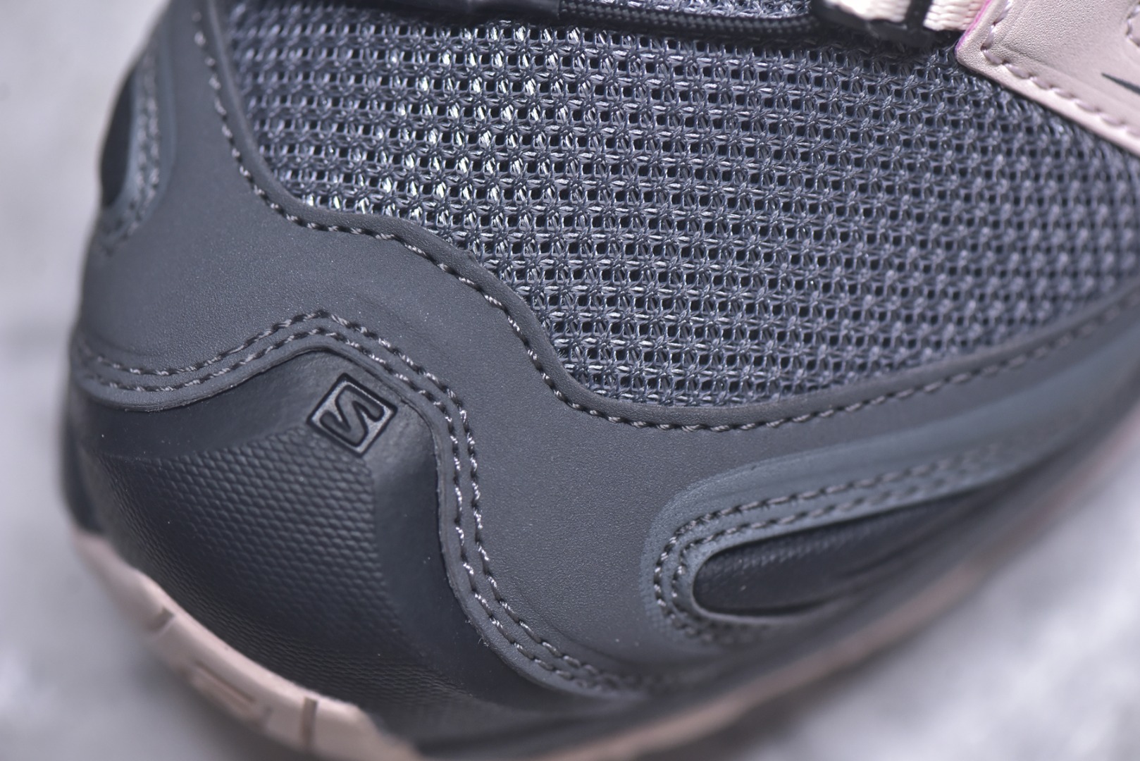 ▪细节鉴定
萨洛蒙 Salomon XA PRO 3D 户外轻便机能鞋 491841