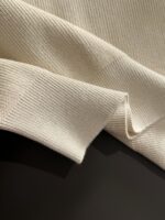 GUCCI 2025官网冬季最新毛衣，专柜同步在售爆款！特供羊毛混纺面料.手感舒适.可直接接触皮肤，logo徽章精致刺绣标志，极为抢眼！细节凸显大牌时尚魅力.精致做工.立体裁剪风格.穿着效果无敌帅气！三标齐全！码数：M-3XL - Image 4