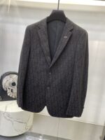 Dijia's new men's casual wool suit jacket for autumn 2025, made of high-end custom high-density suit fabric. The finished garment has been treated with silk gloss, making it super soft and comfortable, with an excellent texture. Fashionable and stylish upper body, meticulously crafted. The visual effect is super strong. Original tailoring at the counter, all original hardware accessories, and a unique trendy item in the wardrobe. Size: M-3XL 178 140kg L slim fit, maximum weight for wearing 190kg - Image 4