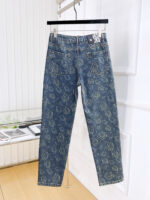 [Dior Jeans | Classic Denim, Embossed with Luxury DNA] When streetwear meets haute couture, a pair of jeans can become a badge of status.
Deconstructing the language of denim with centuries-old craftsmanship, Dior infuses every inch of fabric with a modern attitude and luxurious details, making everyday wear a silent declaration of taste.
✨ A pair of jeans is an attitude, and a legacy.
It's not just a wardrobe essential, but also an interpretation of the brand's spirit—
"From suitcases to jeans, we have always defined the boundaries of luxury with the ultimate craftsmanship."
Sizes: 28-42 - Image 2