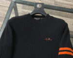 L Autumn/Winter New Product, Tranquil Luxury: Say Goodbye to Exaggerated Logo and Bold Design. The LP sweaters of 2025 will place greater emphasis on "inner beauty", conveying a confident and elegant tone that is not noisy and has its own voice through ultimate fabrics, exquisite details, and relaxed contours. The soft touch is extremely skin friendly, with a classic round neck and slightly drooping cut. The sleeve length may slightly cover the back of the hand, bringing a sense of wrapped security and laziness.Counter size: M~3XLNumber of recommended height and weight codes that can be reported. - Image 4