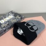 配防尘袋
DIOR 迪奥原单帽子官网新品爱心][爱心]羊毛羊绒双层帽子😱😘保暖又时尚，简单大方，更显时尚高端大气！ - Image 7