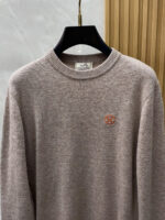 Hermes 2025ss Autumn/Winter New Product Fashionable and Casual Bottom Single Wear Round Neck Business and Leisure Basic High end Knitted 100% Pure Wool Sweater Comfortable and Warm! anti-pilling 👍🏼 Non irritating to the skin, suitable for close fitting, luxurious classic element design! There isn't much complicated craftsmanship involved, just the fusion of design and material. Simple European style autumn and winter essential counter size: M-3XL - Image 2