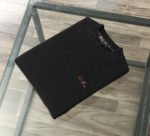 L Autumn/Winter New Product, Tranquil Luxury: Say Goodbye to Exaggerated Logo and Bold Design. The LP sweaters of 2025 will place greater emphasis on "inner beauty", conveying a confident and elegant tone that is not noisy and has its own voice through ultimate fabrics, exquisite details, and relaxed contours. The soft touch is extremely skin friendly, with a classic round neck and slightly drooping cut. The sleeve length may slightly cover the back of the hand, bringing a sense of wrapped security and laziness.Counter size: M~3XLNumber of recommended height and weight codes that can be reported.
