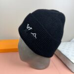 配防尘袋
路易威登LOUIS VUITTON🎩官方热卖爆款，羊毛针织毛线帽，时尚好品质高端大气，超柔软！超火爆💖质感很赞，出街超好搭配！时尚潮流！秋冬必备单品，快快入手哦！
