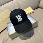 Comes with box and bag, Burberry counter popular original baseball cap, 1:1 mold customization, 3D embroidery, exquisite and flawless! 100% pure cotton fabric, meticulous workmanship, original factory quality, exclusive physical photography.