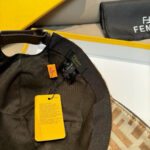 New shipment!Comes with box bag, Fendi's new original baseball cap, double F-jacquard, a perennial hot selling item at the counter, with excellent reputation. Customized 1:1 mold, original jacquard sail fabric+top layer cowhide, lightweight and breathable! Excellent quality, basic head circumference of 56, adjustable patch. - Image 7