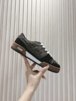 男码加10  Fendi芬迪板鞋首款大头运动鞋~~fendi match篮球运动鞋，最新元素注入加FF复古的设计，超经典百搭系列……
鞋面采用牛皮和牛猄拼接组合，侧面凸起的双F logo，内里采用毛巾布里，TPU发泡组合双色大底不一般的舒适！情侣款35-44