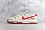 #NK SB Dunk Low Supreme联名 米白红勾 周年高端定制 低帮休闲板鞋 KK1688-031
#定制鞋盒 大厂纯原品质出货 超高清洁度 皮料切割干净无任何毛边 细节完美 
尺码：36 36.5 37.5 38 38.5 39 40 40.5 41 42 42.5 43 44 44.5 45