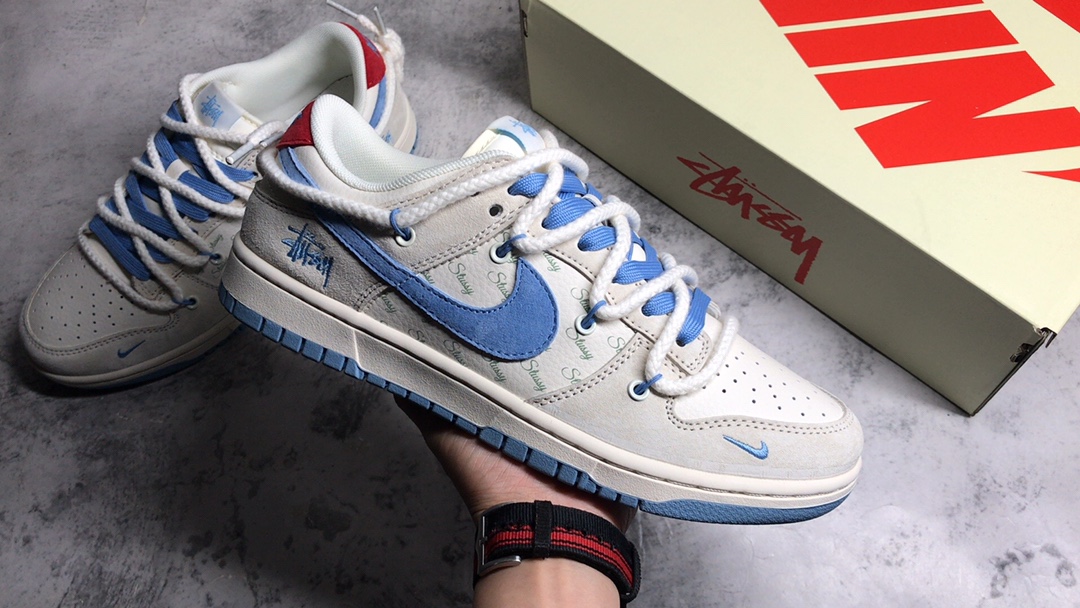 ▪️公司级别
Nk SB Dunk Low 斯图西系列-织布炫彩白勾 低帮休闲板鞋