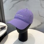 Balenciaga Balenciaga baseball cap. My family has already mastered Balenciaga's craftsmanship, which is sure to be a hit. Balenciaga's new washed cotton baseball cap is a must-haveHeavy industry craftsmanship, double B letter logo, innovative and fashionable trendy styleExclusive physical shooting for both men and women, adjustable for both genders