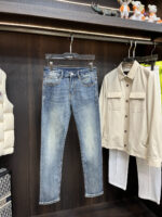 【Armani Jeans | Classic Denim, Embossed with Luxury DNA】 When streetwear meets haute couture, a pair of jeans can become a badge of status.
Deconstructing the language of denim with centuries-old craftsmanship, we infuse every inch of fabric with a modern attitude and luxurious details, making everyday wear a silent declaration of taste.
✨ A pair of jeans is an attitude, and even more so, a legacy.
It's not just a wardrobe essential, but also an interpretation of the brand's spirit—
"From suitcases to jeans, we have always defined the boundaries of luxury with the ultimate craftsmanship."
Sizes: 28-42 - Image 3