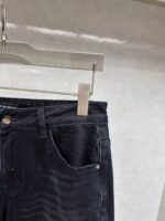 【Armani Jeans | Classic Denim, Embossed with Luxury DNA】 When streetwear meets haute couture, a pair of jeans can become a badge of status.
Deconstructing the language of denim with centuries-old craftsmanship, we infuse every inch of fabric with a modern attitude and luxurious details, making everyday wear a silent declaration of taste.
✨ A pair of jeans is an attitude, and even more so, a legacy.
It's not just a wardrobe essential, but also an interpretation of the brand's spirit—
"From suitcases to jeans, we have always defined the boundaries of luxury with the ultimate craftsmanship."
Sizes: 28-42 - Image 4
