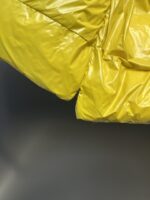 蒙口 moncler 🌟
大标马甲两色合拍图 Moner盟可睐 早秋新品 Lipsi男士羽绒马甲，演绎Moner经典设计，是换季衣橱的必需单品。采用轻盈的功能性lon laque面料制成，撞色衬里尽显活力。
款号：大标马甲

尺码：12345
颜色：米白 黑色 - Image 12