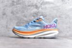 纯原级别 HOKA ONE ONE Clifton 克里夫顿9代专业性能减震公路跑步鞋 轻盈透气的针织网面和纱线的使用让鞋面更挺拔 增强鞋面的强度和支撑性能 搭配柔软的鞋舌 让双脚在舒适包裹中跑的更加畅快 全新泡棉中底 柔软的同时增强回弹性能 为不同跑者提供更平稳流畅的脚感 带来全面的缓冲保护 根据人体工程学设计的延长拉襟 后跟处弹软的海绵填充舒适固定 避免掉跟和摩擦 相比上一代光滑的内衬 Clifton 9的内衬增强了摩擦力 避免双脚在鞋内滑动 SIZE：36 36.5 37.5 38 38.5 39 40 40.5 41 42 42.5 43 44 44.5 45