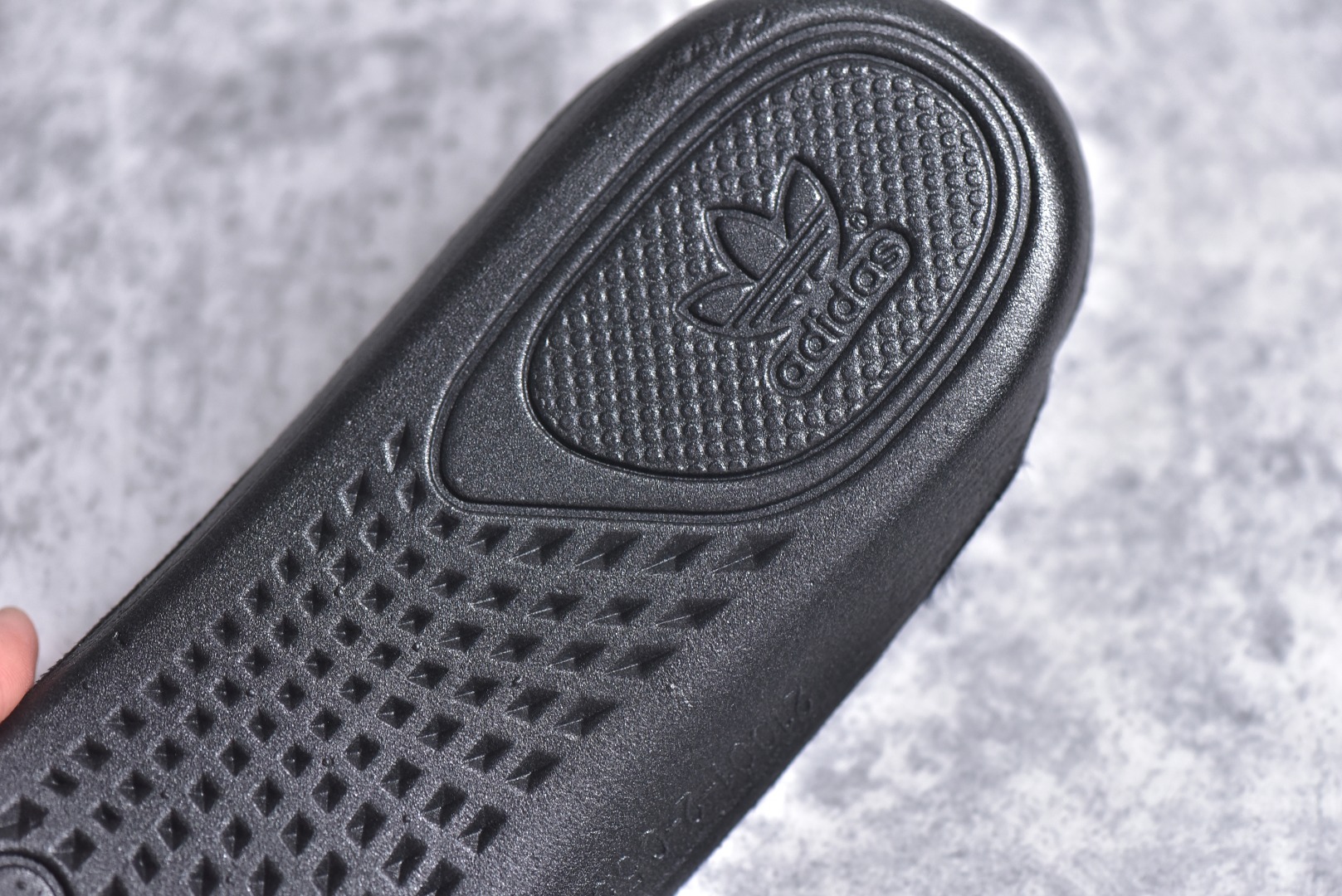 ▪️细节鉴定
新批次 Yeezy 350 初代 原鞋开模完美打造