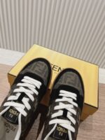 Fendi芬迪板鞋首款大头运动鞋~~fendi match篮球运动鞋，最新元素注入加FF复古的设计，超经典百搭系列……
鞋面采用牛皮和牛猄拼接组合，侧面凸起的双F logo，内里采用毛巾布里，TPU发泡组合双色大底不一般的舒适！情侣款35-44(男码加10) - Image 6