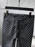 GUCCI 2025ss Spring and Autumn New Western Pants Nine Fen Pants Casual Pants, High end Version! Customized fabrics for counters have high breathability and comfort, impeccable details, and brand element design concepts, reflecting high quality. Delicate and soft to the touch! Presenting casual tailoring, the upper body design is superb! 🐉 Size range: 30-38 🈚 35.37. Can be paired with a set - Image 6