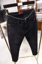 【Gucci Jeans | Classic Denim, Engraved with Luxury DNA】 When street style meets haute couture, a pair of jeans can become a badge of status.
Deconstructing the language of denim with centuries-old craftsmanship, we infuse every inch of fabric with a modern attitude and luxurious details, making everyday wear a silent declaration of taste.
✨ A pair of jeans is an attitude, and even more so, a legacy.
It's not just a wardrobe essential, but also an interpretation of the brand's spirit—
"From suitcases to jeans, we have always defined the boundaries of luxury with the ultimate craftsmanship."
Sizes: 28-42 - Image 5