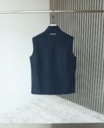 ARC Bird's Daily Series 25 Autumn New Outdoor Windproof Inner Fleece Vest! A very familiar style! Simple and atmospheric, casual outdoor full function lightweight and warm vest! Highly recommended to everyone is the TR outer layer, which is easy to compress, quick drying, and ventilated, with a lightweight and wear-resistant material that is windproof! Functional diversification! In addition to excellent warmth retention, the wearability and upper body effect are also quite good! As a versatile cushion, it's okay to close your eyes and collect without any problem!! The lining is made of functional Polatec fleece lining! Efficient insulation! Lighter and warmer! Ventilation, breathability, elasticity, softness, delicacy, and strong comfort inside the velvet. More importantly, it does not shed or generate static electricity! Lightweight and breathable, with innate water repellent performance, even if the entire garment is wet, it still provides good warmth!! Zipper placket and pocket zipper are not to be chosen, precise fit and slim fit, comfortable and flexible upper body, convenient for daily travel and sports![Color] Black, Grey, Blue【 Size 】 M-3XL/25128 - Image 2