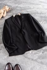 New # Dior Business Set ➕ A proper suit holds a significant position in the hearts of many people, whether it's for elite workplaces or other formal occasions. Wearing a suit when you're hesitant is a good choice. In the trend of increasingly pursuing customization and personal fashion, the cutting of suits is no longer just about cutting well and shaping neatly. It is more about having a unique design sense while ensuring that the suit has a proper fit, making the wearer the center of attention in an instant. At the same time, suits are different from other clothing, and there is no clear seasonal division, which indicates that suits can be worn at any time.A traditional basic silhouette suit set, with a moderately trimmed waist, creates a naturally slimming waist shape, easily creating a free and casual streamlined version. But in a situation where the styles are vastly different, in order to stand out and become a suit that combines fashion and wearability, having a crisp style alone is not enough. Special textures and fabric textures can make the suit stand out. Simplicity and grandeur are achieved with extreme attention to detail. The stable and classic flat collar has been ironed and shaped multiple times, resulting in a consistently firm and non deformable collar surface. The iconic embroidery features this design 🐝 logo! Even the simple embroidery is depicted very well, which is enough to show the brand's profound skill in handling details! The fine hair fibers on the surface of the fabric create a more comfortable texture, without pilling or shedding, making it easy for daily wear and maintenance. Naturally presenting a variety of colorful grid textures, forming a unique flower pattern! The matching suit pants have a crisp silhouette, and with fine plaid patterns, you can transform into long pants in minutes! Extremely excellent detail portrayal combined with highly stylized fabrics, the fashionable effect on the back of the body fully showcases the British gentleman!!!Exquisite craftsmanship and square patterns are standard elements that make up a high-quality suit. A sophisticated suit can not only become your most important partner in the workplace, but also allow you to gracefully navigate various social occasions. Suits are different from other categories of clothing. Apart from some particularly functional fabrics, they can complement other clothing throughout the year. However, in the situation of vastly different styles, in order to make a fashionable and introverted suit that stands out, one can only focus on the essence of the fabric.The traditional basic slim fit silhouette suit jacket, with a moderate amount of decoration at the waist, creates a casual and practical streamlined version, and regularly releases some streamlined and elegant casual suits. This set is highly textured, with a simple and elegant overall design that is both steady and classic. It also has a delicate and elegant formal style. After multiple integrations and pressing, the shape is naturally flat and three-dimensional, and the Gongzhen technique is used for secondary threading and shaping, ensuring that even with multiple layers of fabric stitching, it still has a stylish and gentlemanly collar.Putting all the focus on the essence of the fabric, the overall feel is comfortable, smooth, lightweight, and textured. Although the fabric appears thin and light, it exudes a special sense of nobility! All production materials are made of Australian Merino wool, especially skilled in fine spinning 110-140 count high-end fabrics, known worldwide for its classic and solemn design style. Many celebrities, even US presidents, choose suits for important occasions, which shows their prestigious status in the industry! The combination of unique fabrics and classic slim fit designs creates a classic and fashionable casual suit with modern urban characteristics, allowing wearers to become elegant gentlemen at any time. A proper suit holds a significant position in the hearts of many people, whether it's for elite workplaces or other formal occasions. Wearing a suit when you're hesitant is a good choice. In the trend of increasingly pursuing customization and personal fashion, the cutting of suits is no longer just about cutting well and shaping neatly. It is more about having a unique design sense while ensuring that the suit has a proper fit, making the wearer the center of attention in an instant. At the same time, suits are different from other clothing, and there is no clear seasonal division, which indicates that suits can be worn at any time.A traditional basic silhouette suit set, with a moderately trimmed waist, creates a naturally slimming waist shape, easily creating a free and casual streamlined version. But in a situation where the styles are vastly different, in order to stand out and become a suit that combines fashion and wearability, having a crisp style alone is not enough. Special textures and fabric textures can make the suit stand out. Even a small lapel pin is depicted very well, which shows the brand's profound skill in handling details!The fabric is finely spun from 20% wool, 61% polyester fiber, 16% viscose fiber, and 3% spandex. It has a soft and smooth feel, and the fine wool fibers on the surface create a more comfortable texture. It does not pill or shed, making it easy to wear and maintain in daily life. The matching suit pants have a crisp silhouette, excellent detail portrayal, and highly stylized fabric, making them look fashionable and elite gentlemen when worn!!!Sizes 46-54 (S-2XL) cannot be disassembled for saleSize recommendation (standard version):Height 175-145 pounds, try on size M to fit well