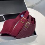 防尘袋
👒罗意威👒LOEWE新款原标设计棒球帽🧢质感超好，外部线条定位标准，做工精细，简约大气低价走量！ - Image 3