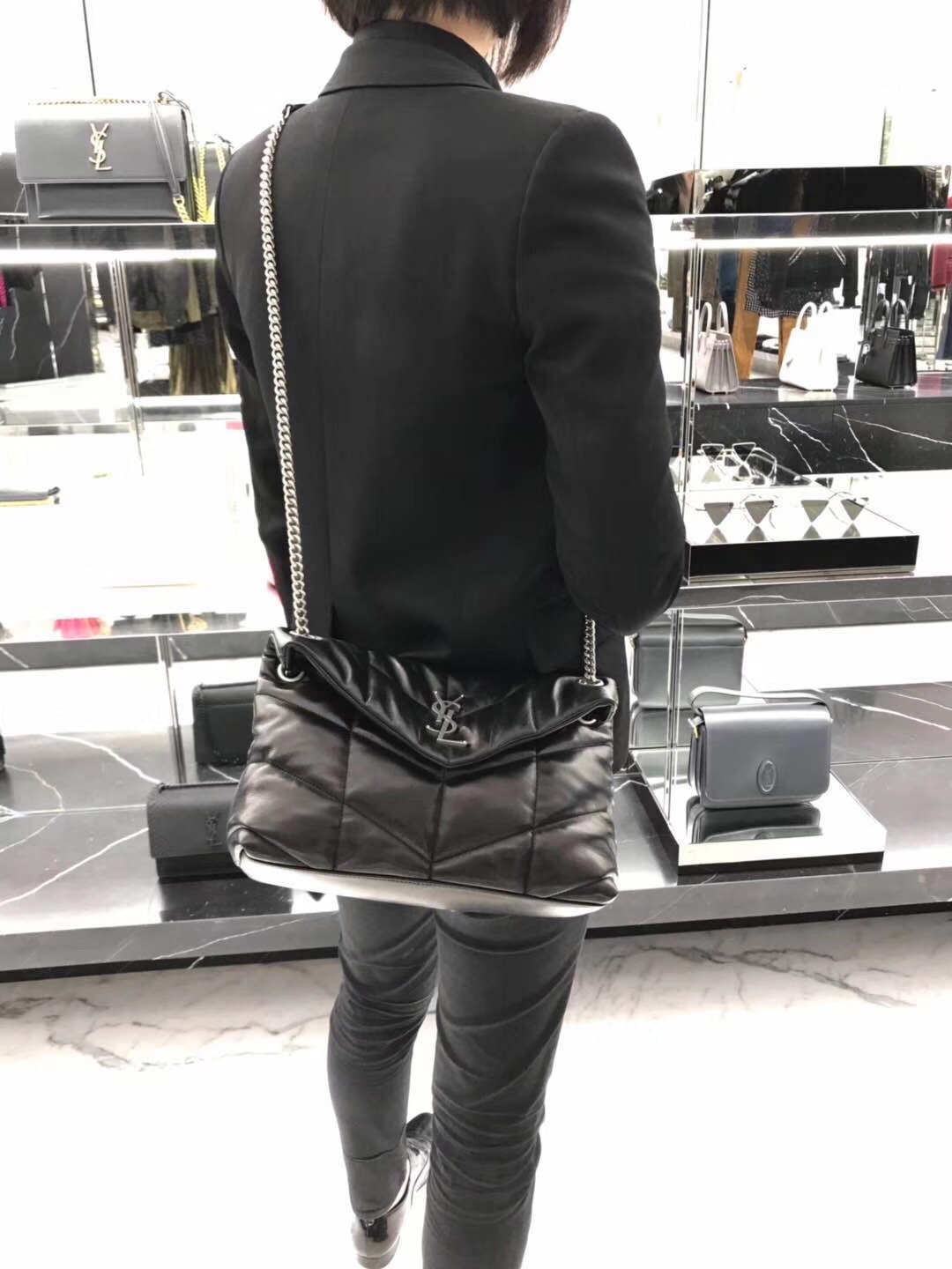 专柜实拍图#
小号𝑳𝑶𝑼𝑳𝑶𝑼 𝑷𝑼𝑭𝑭𝑬𝑹黑色！！1
